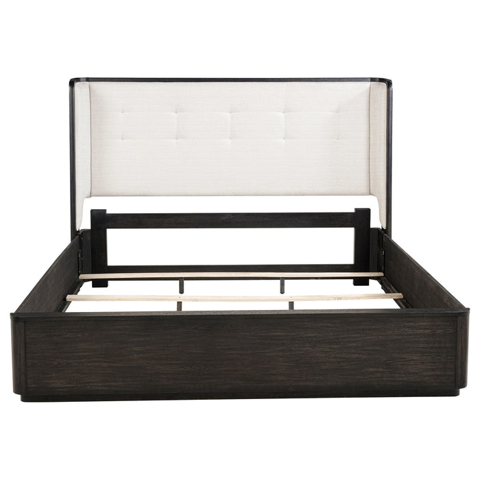 Leandro Wingback Bed