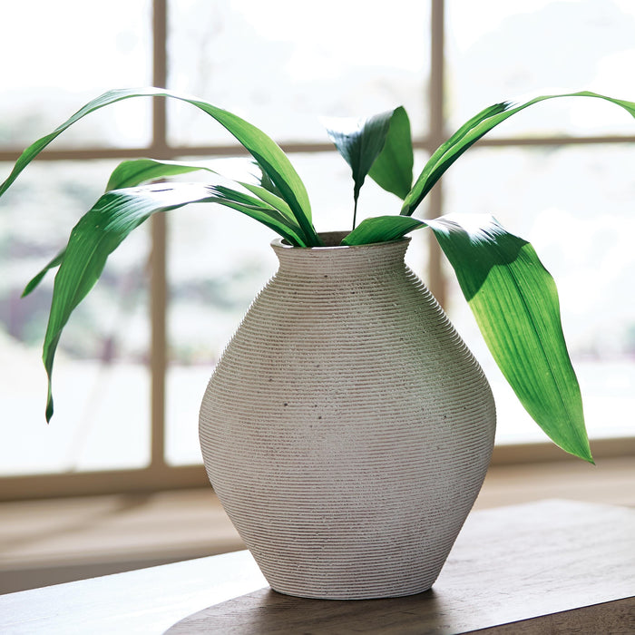 Hannela Vase - Red Gate Home Furnishings (Ball Ground, GA)