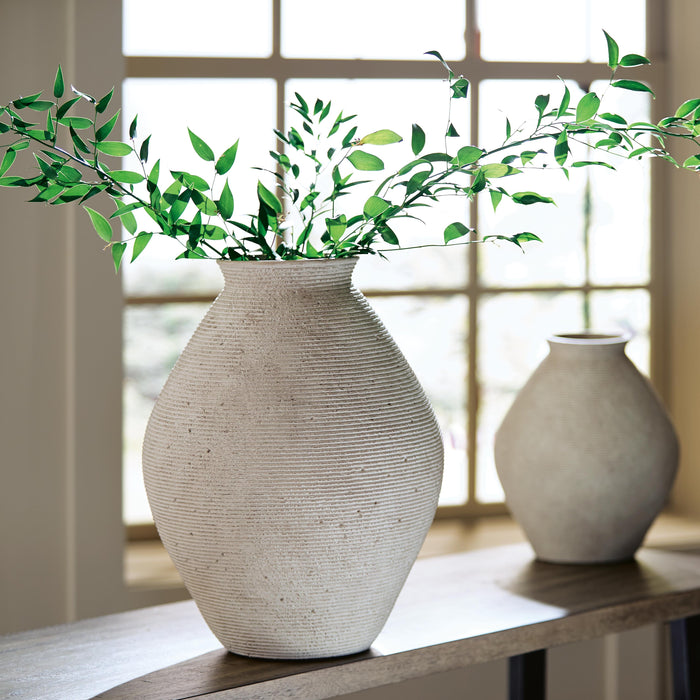 Hannela Vase - Red Gate Home Furnishings (Ball Ground, GA)