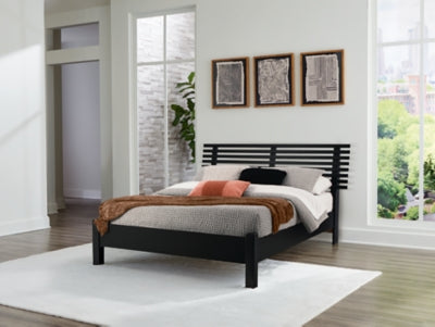 Danziar Slat Bed - Red Gate Home Furnishings (Ball Ground, GA)