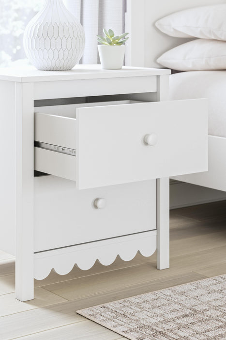 Hallityn Nightstand - Red Gate Home Furnishings (Ball Ground, GA)
