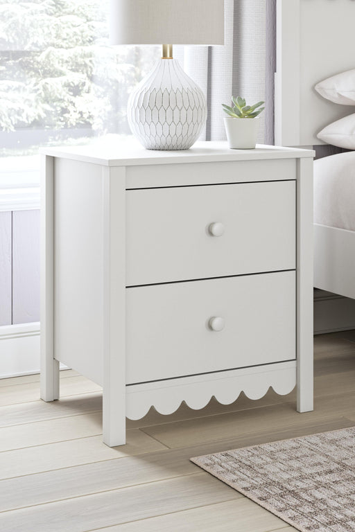 Hallityn Nightstand - Red Gate Home Furnishings (Ball Ground, GA)