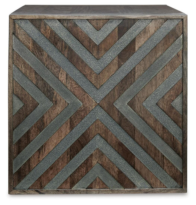 Dreggan End Table - Red Gate Home Furnishings (Ball Ground, GA)