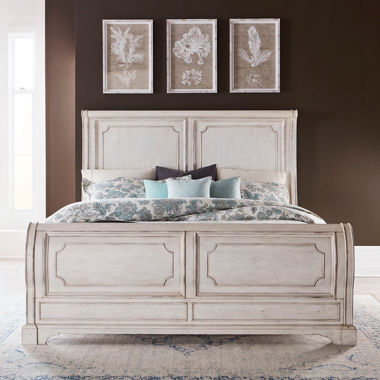 Abbey Road - 4 Piece Bedroom Set (California King Sleigh Bed, Dresser & Mirror, Nightstand) - White